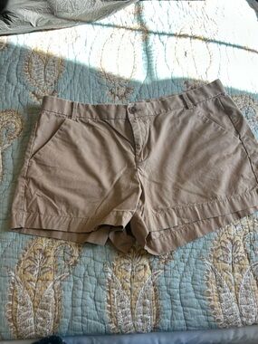 GAP Khakis Sunkissed Shorts in Tan